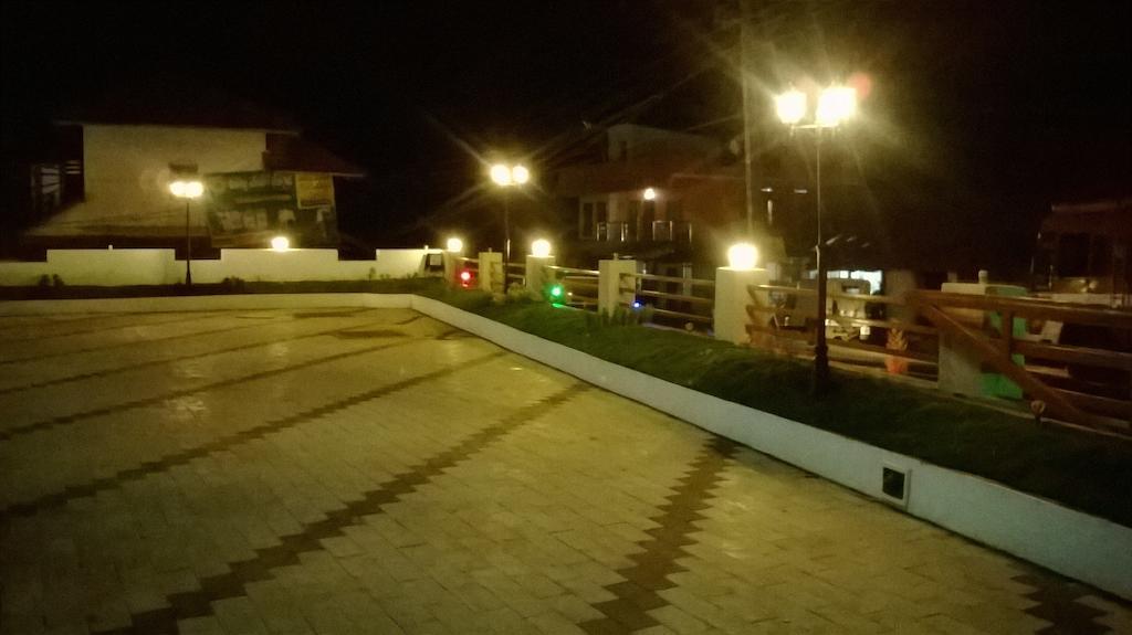 Holiday Hill Hotel & Suites Sultan Bathery Exterior foto